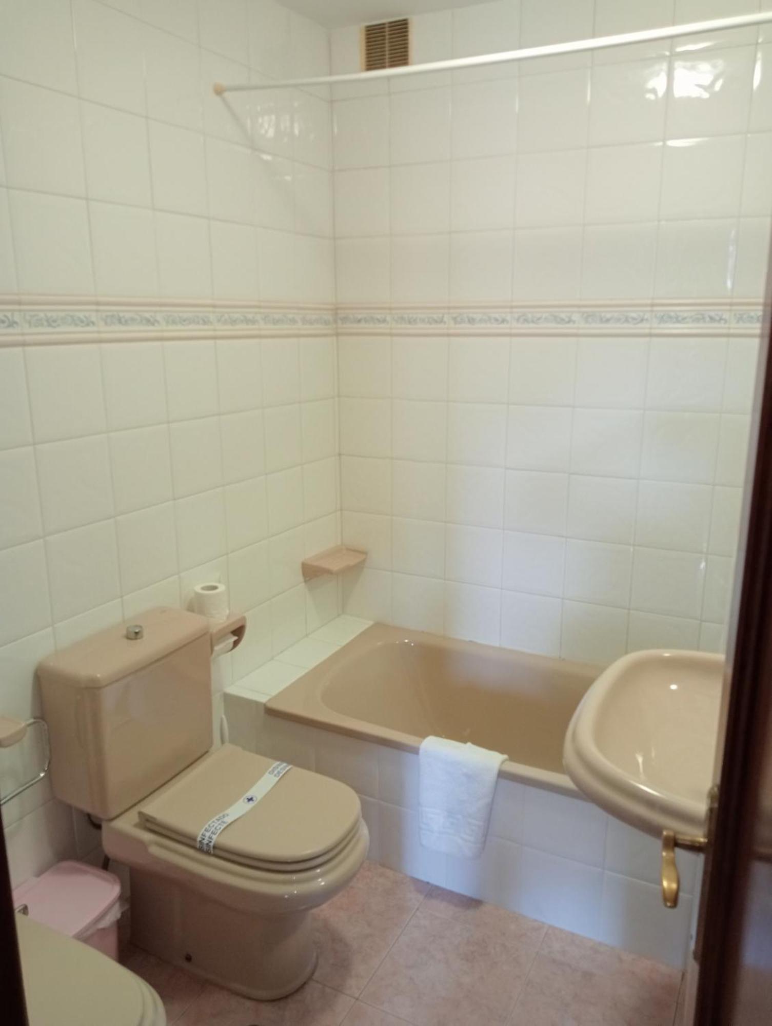 Pelayo I Guest House Poo  Exterior photo
